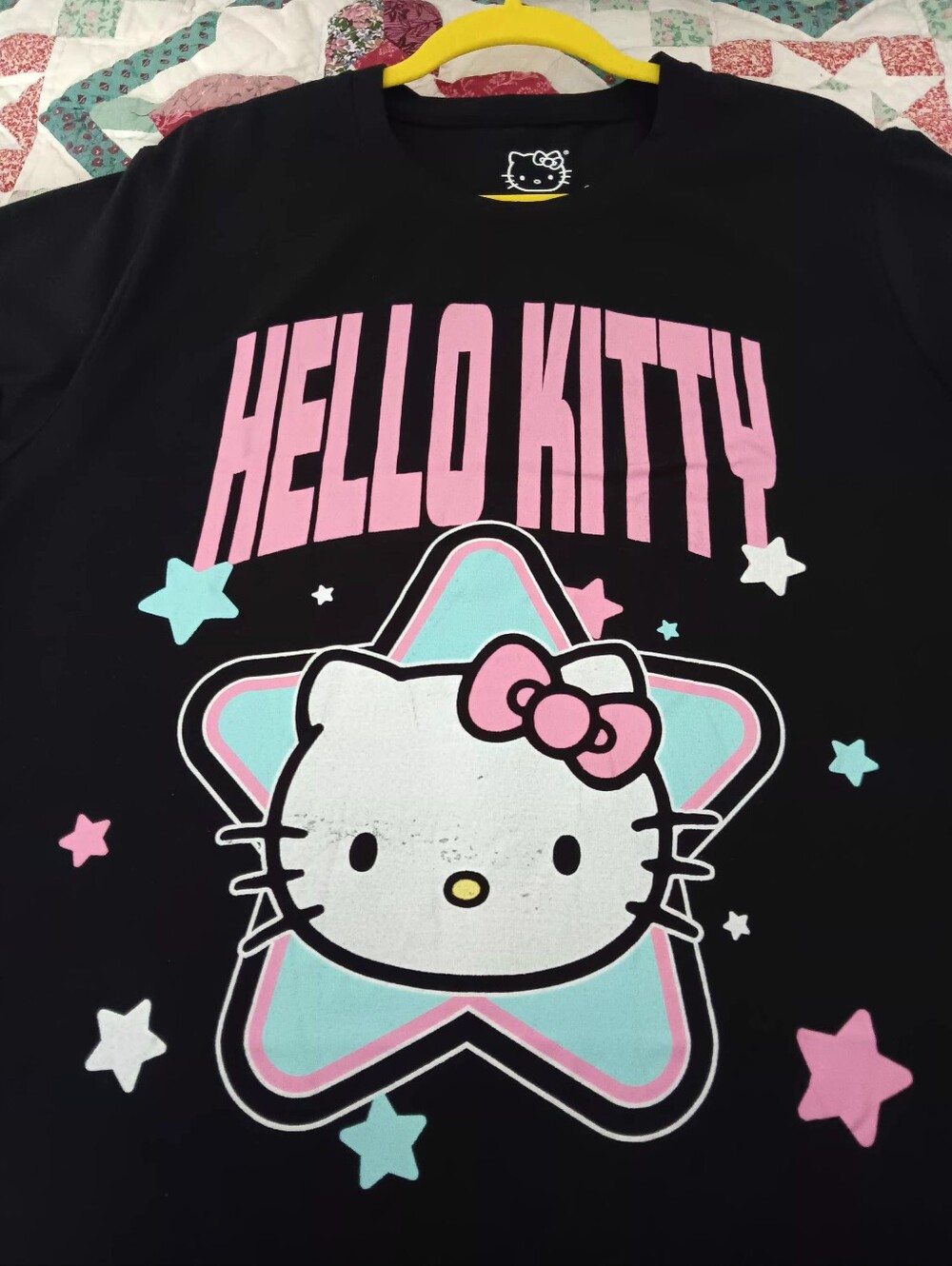 Hello Kitty T-Shirt - Picture 8 of 11